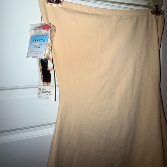 Spanx Assets Red Hot Nude Sleek Slimmers Strapless Slip 2253 NWT includes straps - Picture 5 of 8